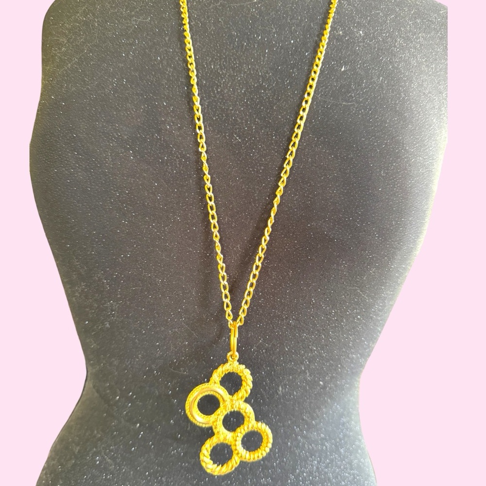 Elegant Vintage GERRYS Gold Tone Necklace with Circular Pendant